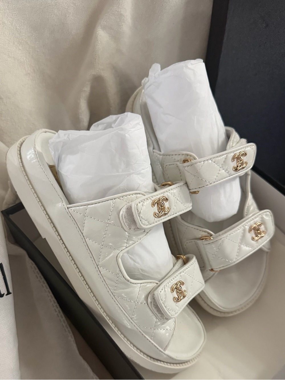 $2,000 CHANEL White leather Sandals 7